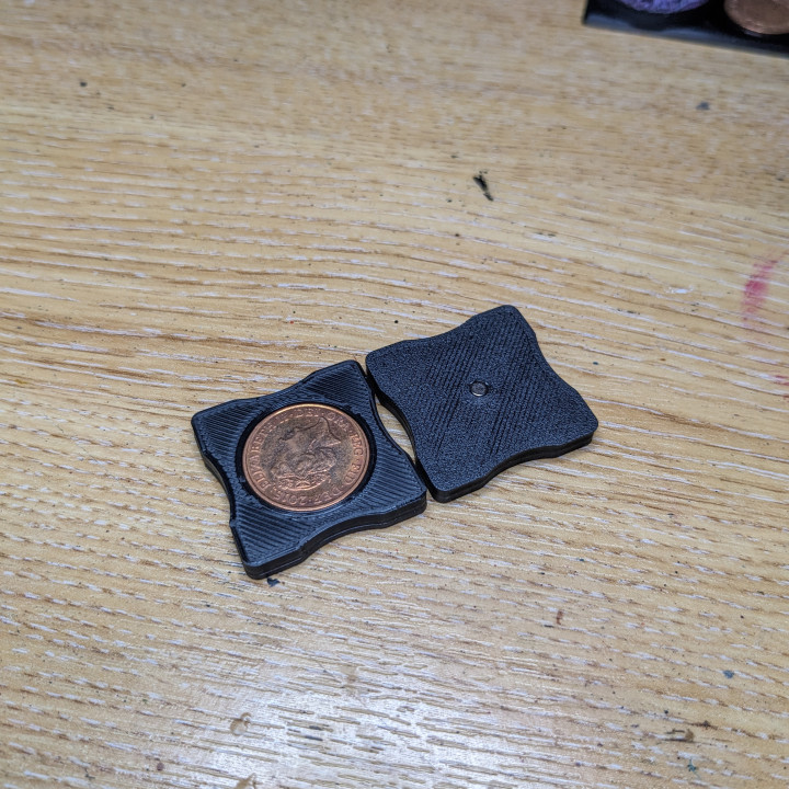 32mm round to 30mm square wargaming movement tray base convertor image