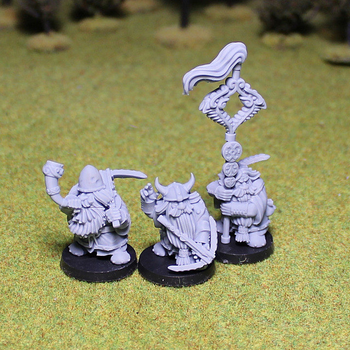 3D Printable CG Dwarf Crossbowmen by MOMminiatures