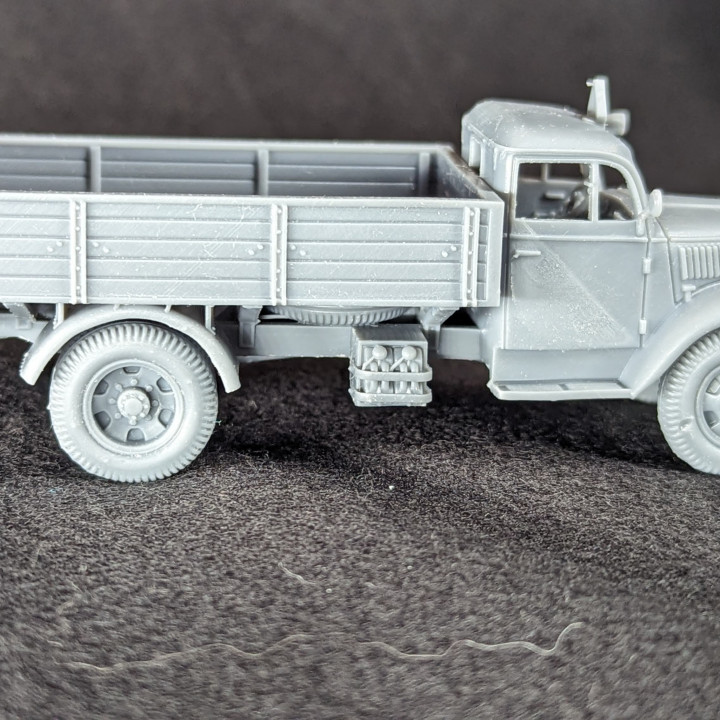 17 models: DODGE WC trucks + Opel Blitz trucks of WW2 + 4 trailers (scale 1:56) image