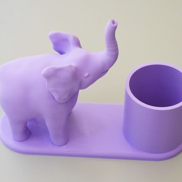 Young elephant pen holder