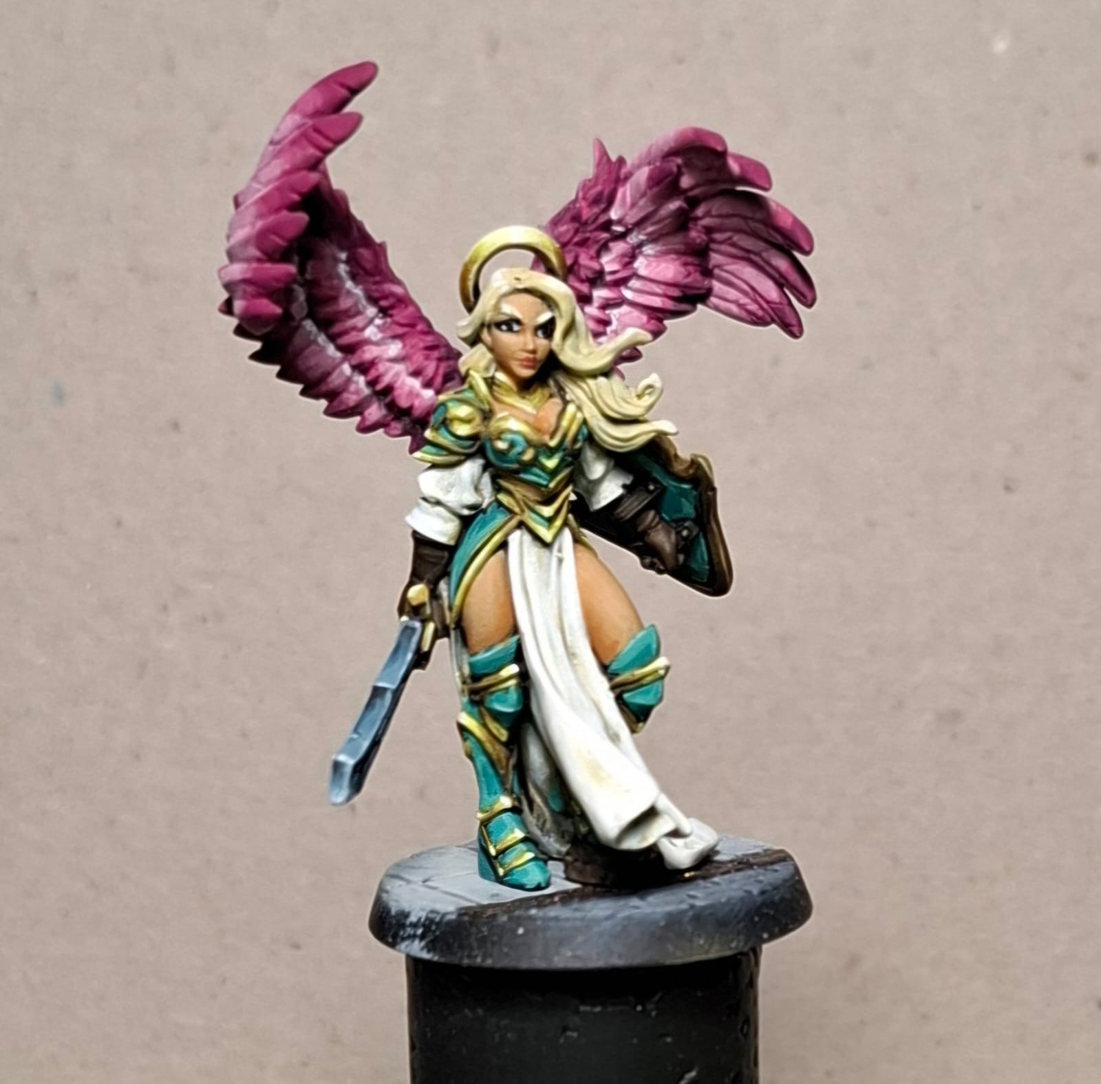 3D Printable Female Paladin Aasimar - Estelle the Female Paladin