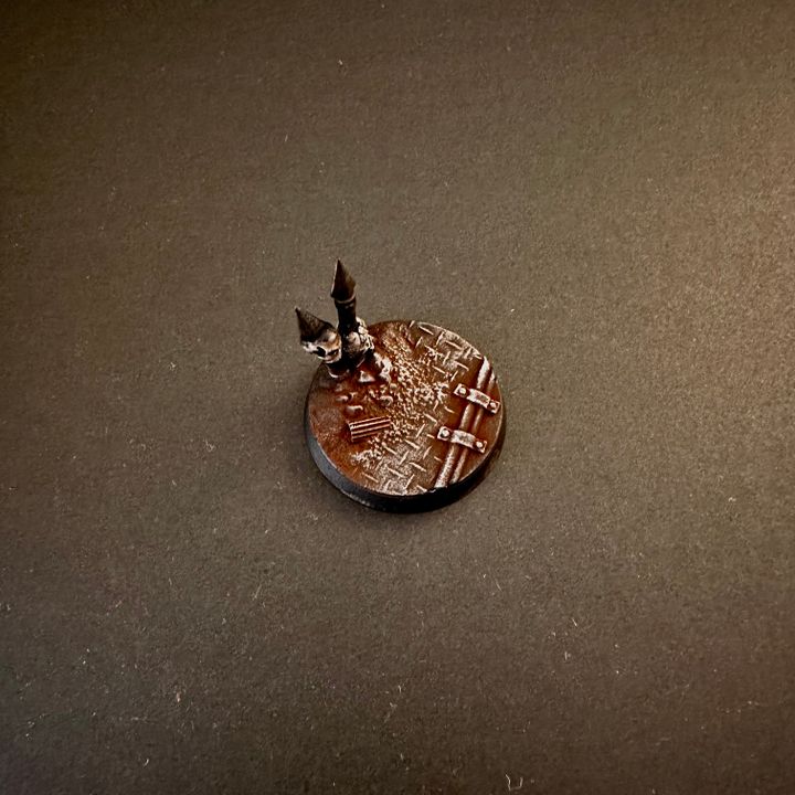 3D Printable CHAOS Bases and Toppers for your Miniatures by Warg'Name