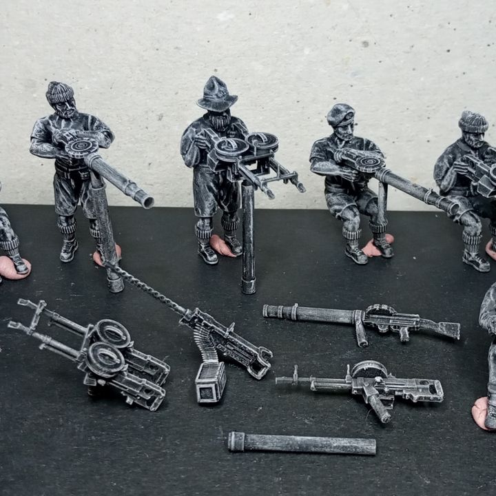 3D Printable 28 mm LRDG / SAS jeep crew and weapons by Studio Grozny